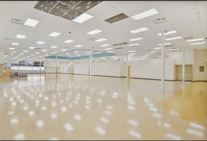 More Photos Of 475 E 185th St, Euclid Drugstore For Sale