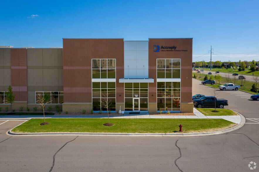 More Photos Of 9350 W Broadway Ave, Brooklyn Park Distribution For Lease
