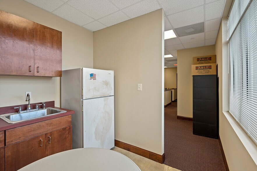 More Photos Of 19440 Golf Vista Plz, Lansdowne Medical For Lease