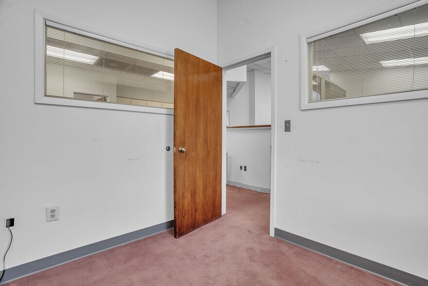 More Photos Of 4609 Pinecrest Office Park Dr, Alexandria Medical For Sale