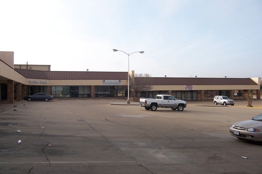 More Photos Of 6809 McCart Ave, Fort Worth Unknown For Lease