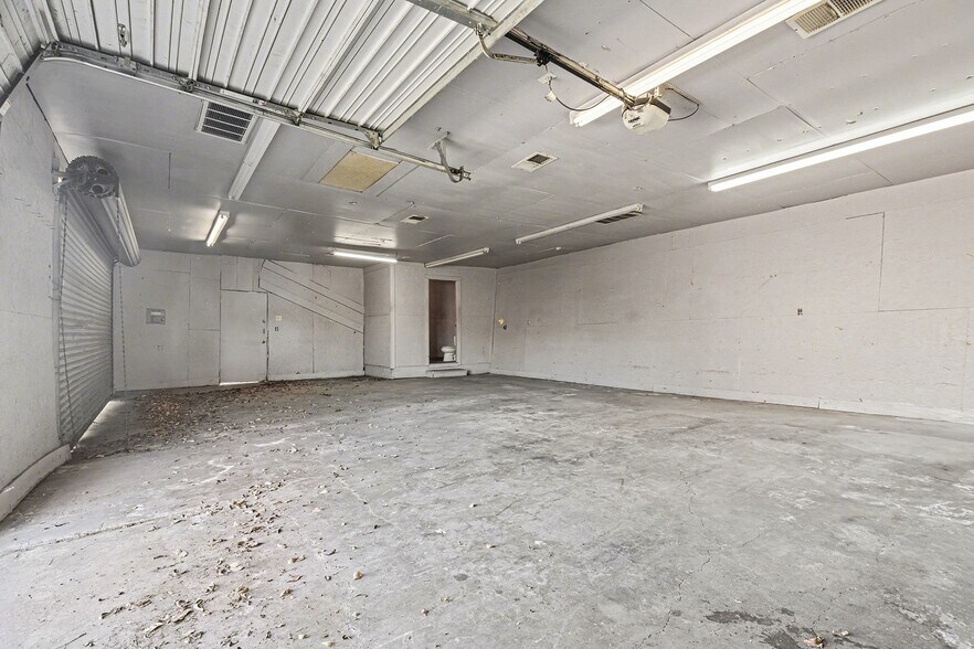 More Photos Of 1004 18th Pl, Plano Office For Lease