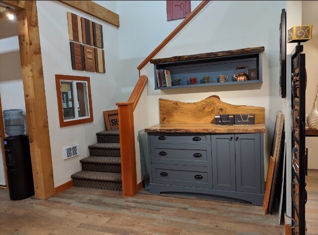 More Photos Of 1550 Thain Rd, Cobble Hill Showroom For Lease