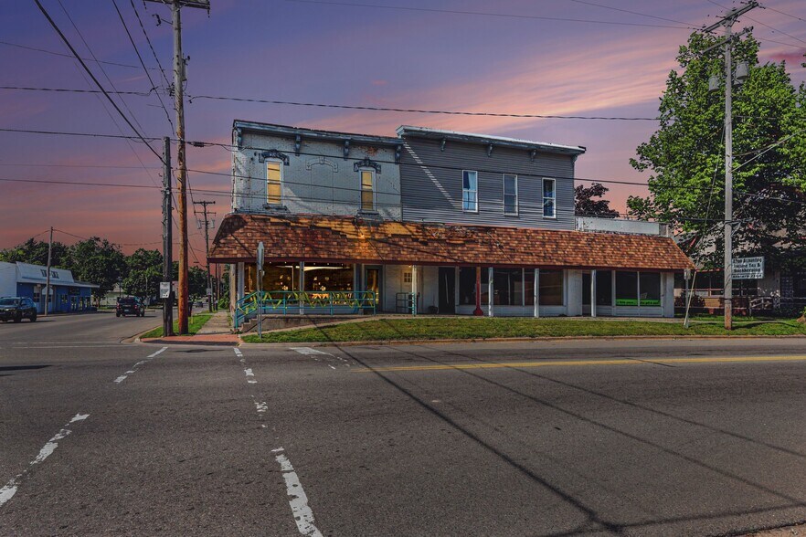 More Photos Of 7 E Muskegon St, Kent City Storefront Retail Residential For Lease
