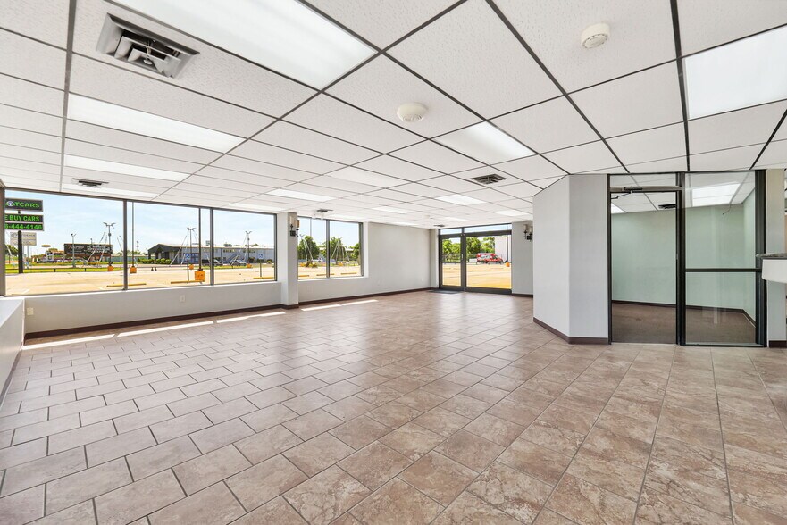 More Photos Of 11209 W Kellogg, Wichita Auto Dealership For Sale
