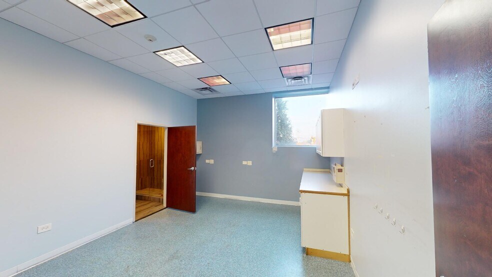 More Photos Of 1321 Tower Rd, Schaumburg Medical For Lease