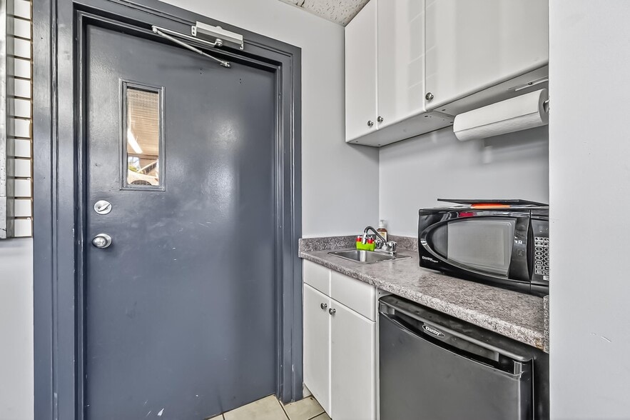 More Photos Of 3835 Mcbean St, Richmond Auto Repair For Sale