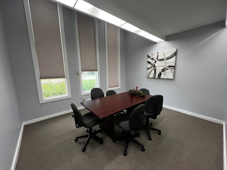 More Photos Of 1000 Ohio Pike, Cincinnati Office For Lease