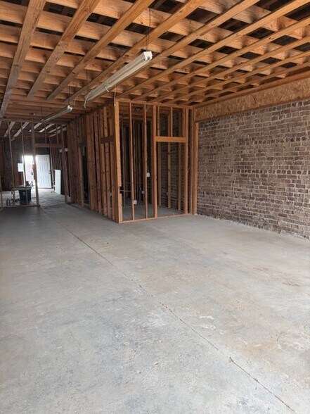 More Photos Of 133-135 N Lee St, Fort Gibson Storefront For Sale