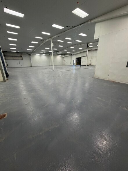 More Photos Of 150 E 400 N, Salem Manufacturing For Lease