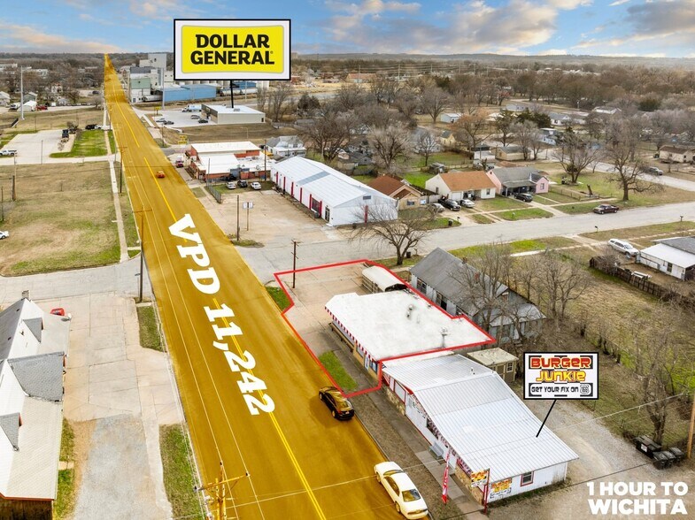 More Photos Of 609 W Madison Ave, Arkansas City Bar For Sale