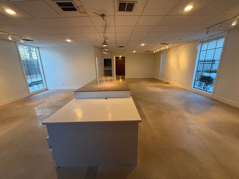 More Photos Of E Skelly Dr & S Lewis, Tulsa Office For Lease