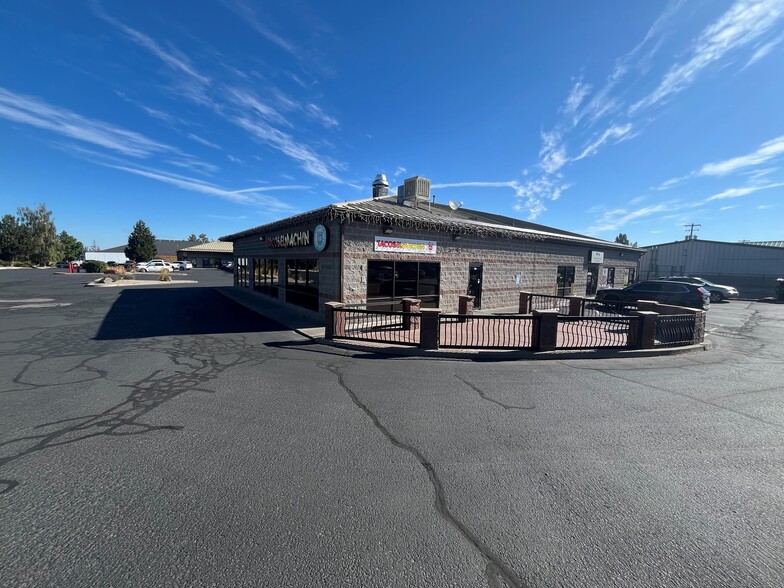 More Photos Of 2570-2680 NE Twin Knolls Dr, Bend Restaurant For Lease