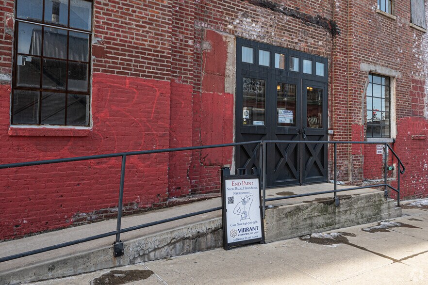More Photos Of 32 Bridge St, Brooklyn Office For Lease