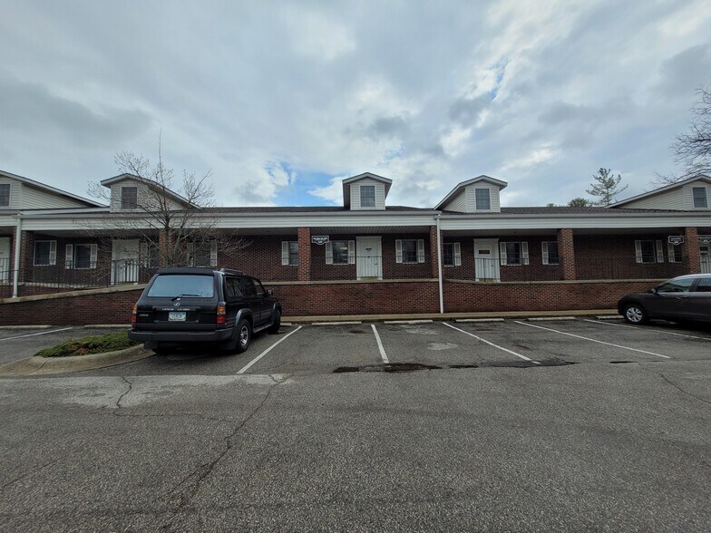 More Photos Of 644-650 S Walker St, Bloomington Medical For Lease