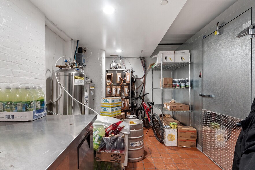 More Photos Of 172 Hanover St, Portsmouth Restaurant For Sale