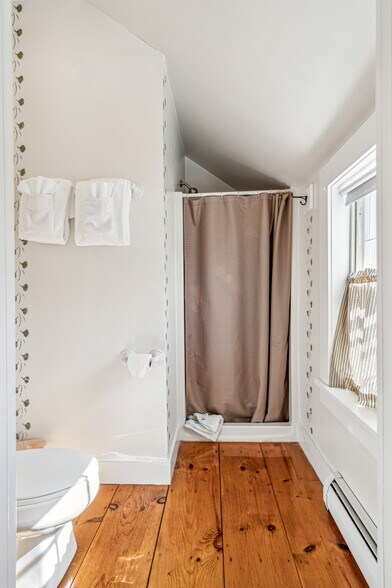 More Photos Of 9 Main St, Lyme Hospitality For Sale