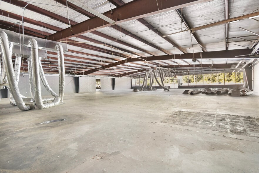 More Photos Of 5953 Roosevelt Blvd, Jacksonville Storefront Retail Office For Sale