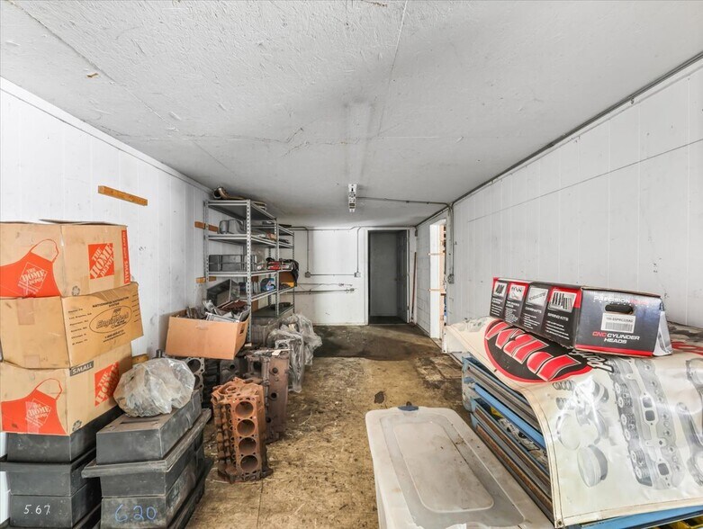 More Photos Of 2701 Pocola blvd, Pocola Industrial For Sale