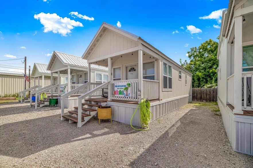 More Photos Of 702 8th St, Port Lavaca Manufactured Housing Mobile Home Park For Sale