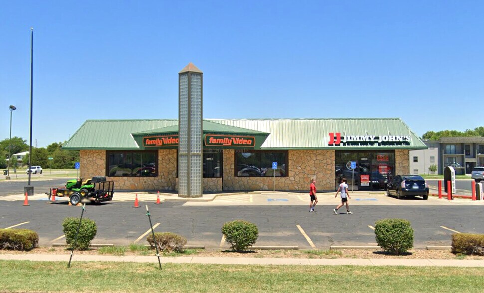 Primary Photo Of 900 E 30th St, Hutchinson Restaurant For Lease