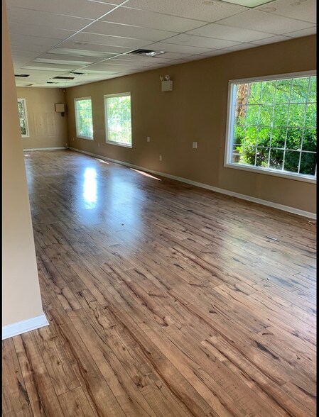 More Photos Of 385 Oxford Valley Rd, Yardley Freestanding For Lease