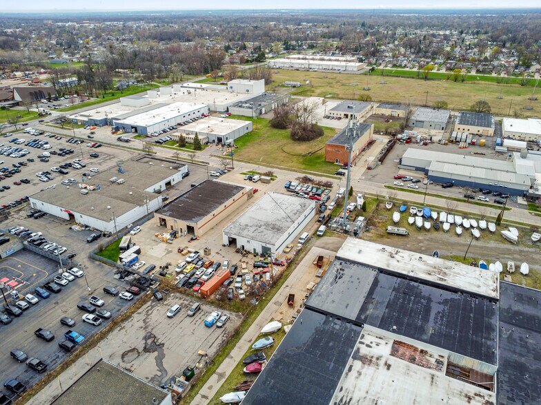 More Photos Of 32639-32645 Industrial Rd, Garden City Warehouse For Sale