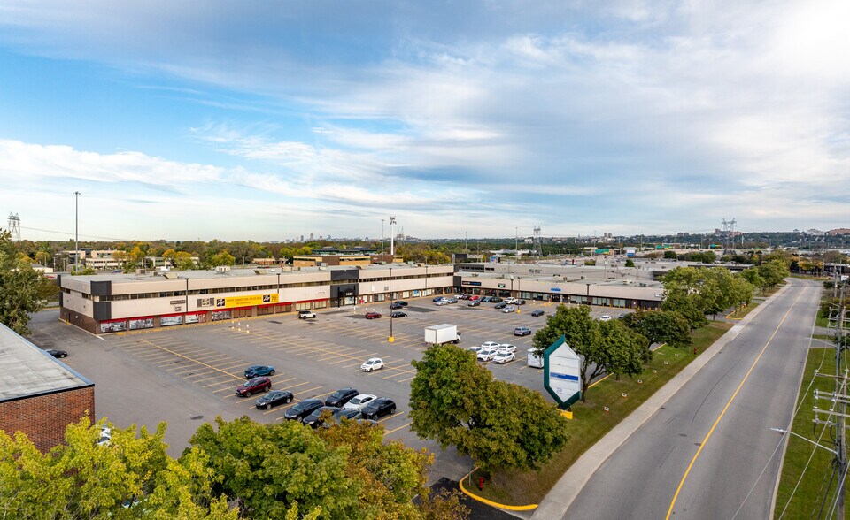 More Photos Of 1400 Av St-Jean-Baptiste, Québec Storefront Retail Office For Lease