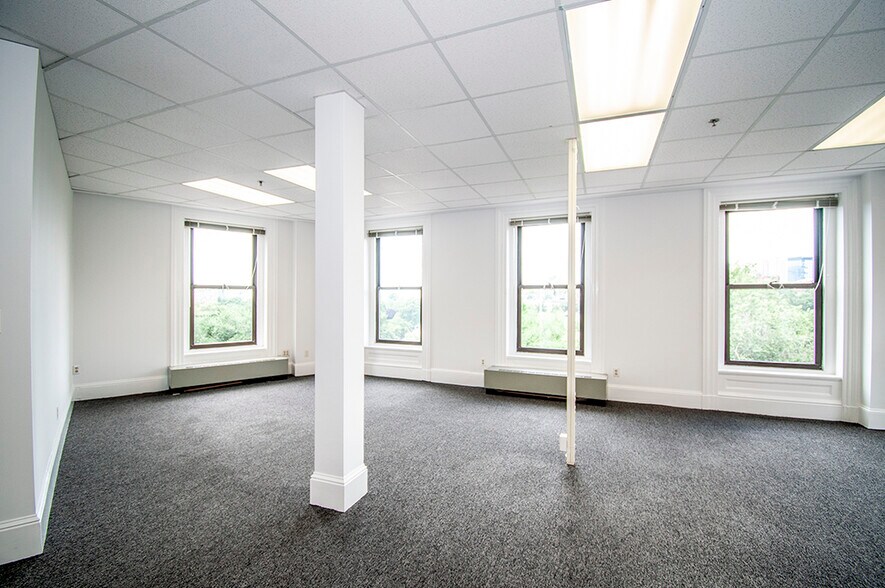 More Photos Of 2 Park Plz, Boston Office For Lease