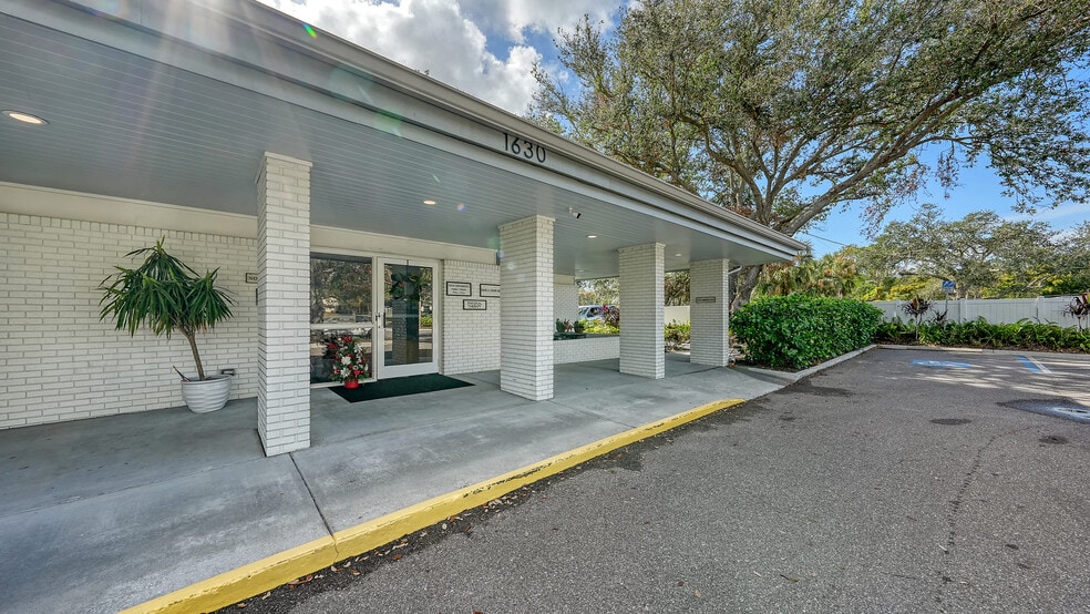 More Photos Of 1630 S Tuttle Ave, Sarasota Medical For Sale