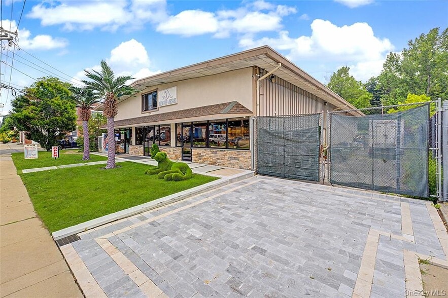 More Photos Of 133 Glenwood Rd, Glenwood Landing Warehouse For Sale