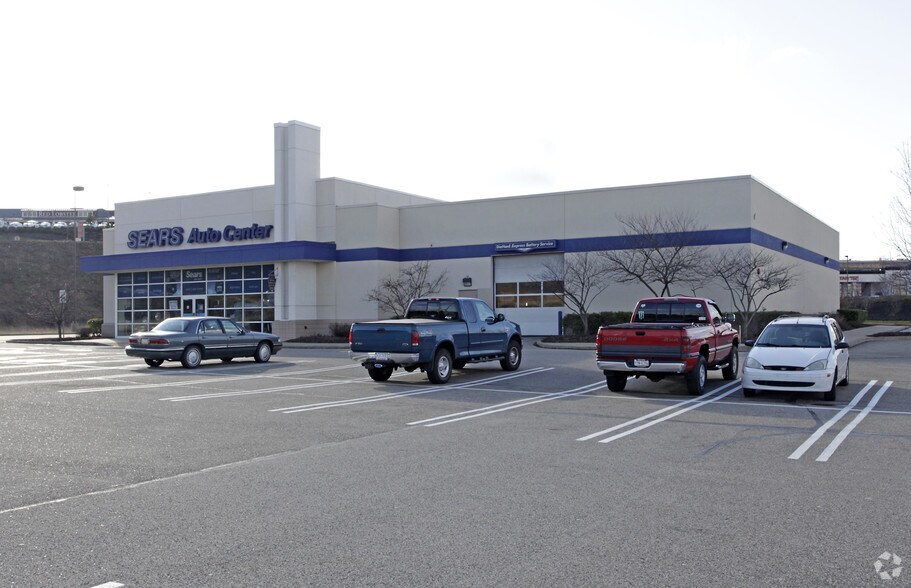 More Photos Of 1500 Robinson Center Dr, Pittsburgh Auto Repair For Lease