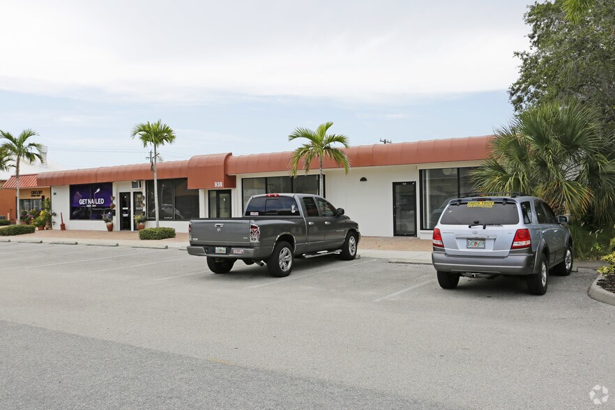 More Photos Of 938 3rd Ave N, Naples Storefront For Lease