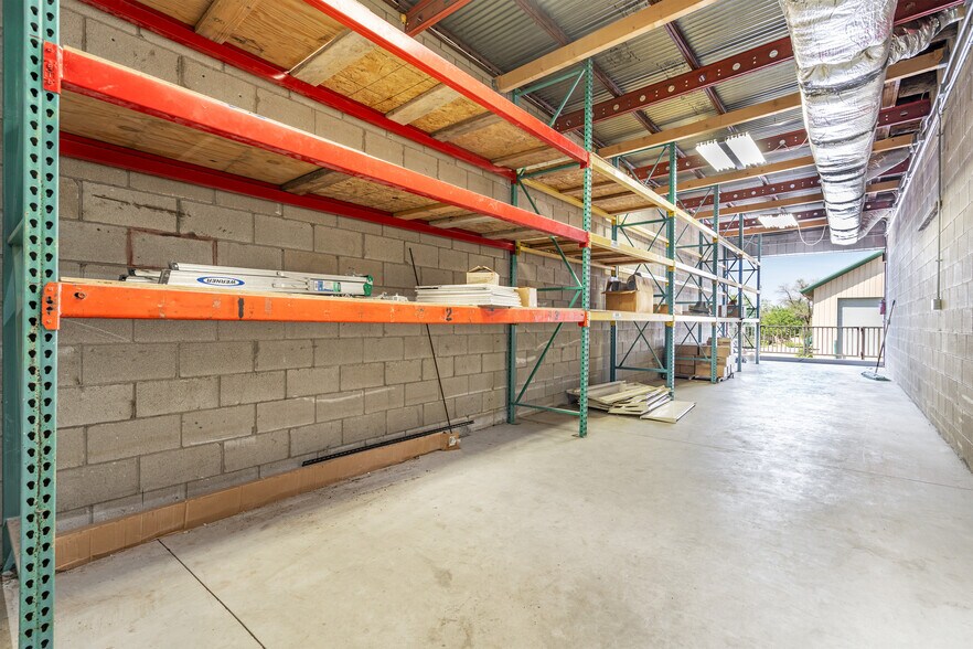 More Photos Of 1202 W Alameda St, Santa Fe Showroom For Lease