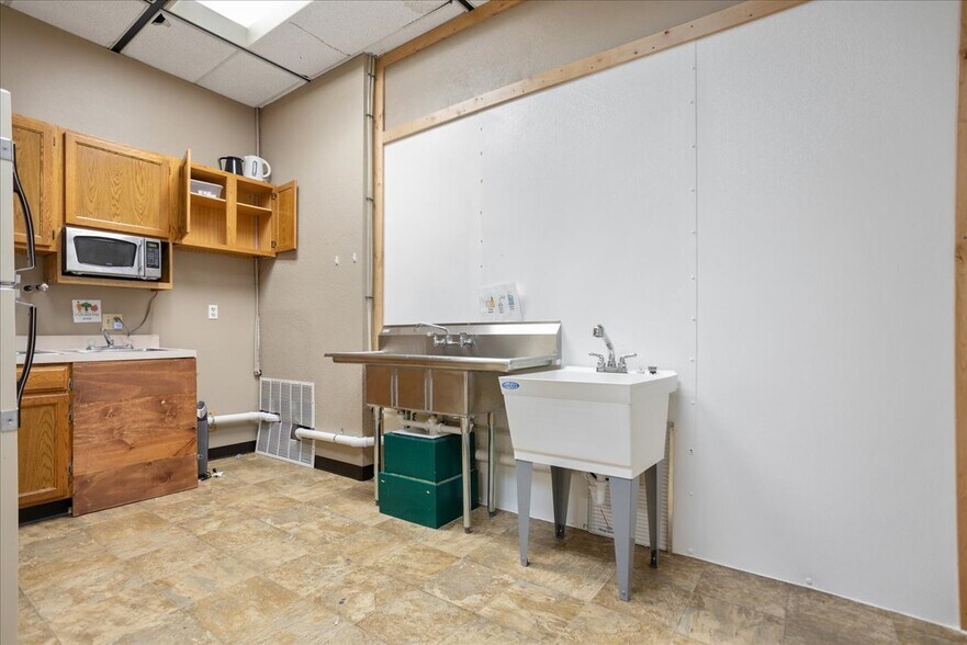 More Photos Of 1904 E 15th St, Cheyenne Office For Sale