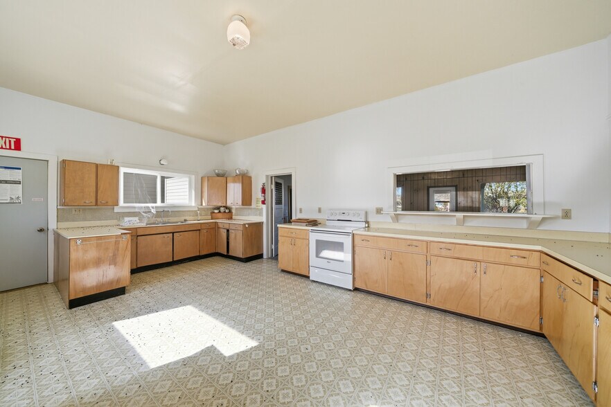 More Photos Of 210 Miles Ave, Clyde Park Specialty For Sale