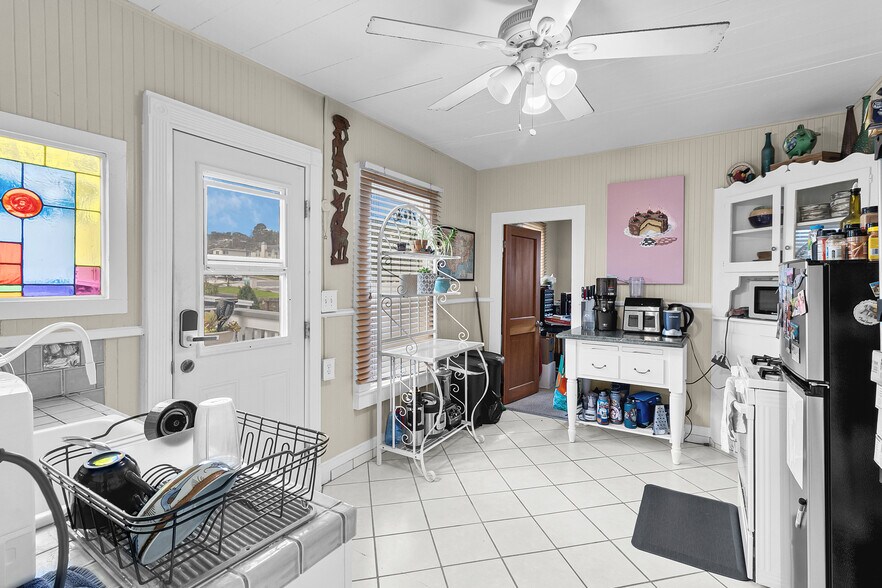 More Photos Of 883 Lighthouse Ave, Monterey General Retail For Sale