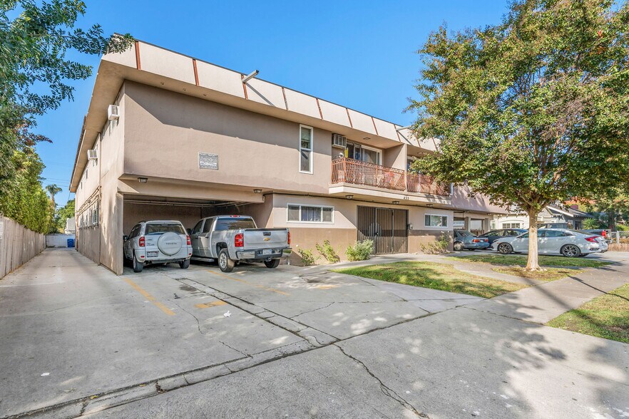 More Photos Of 423 N Harvard Blvd, Los Angeles Apartments For Sale