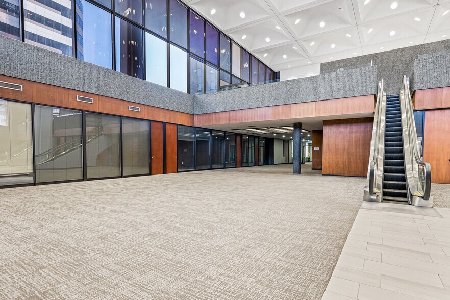 More Photos Of 615 N Upper Broadway St, Corpus Christi Office For Sale