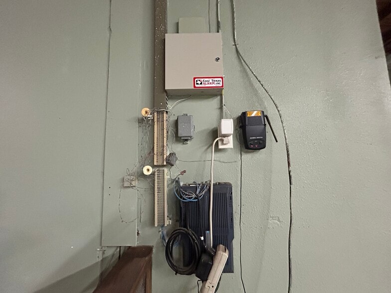 More Photos Of 121 S Glenwood Blvd, Tyler Storefront For Sale