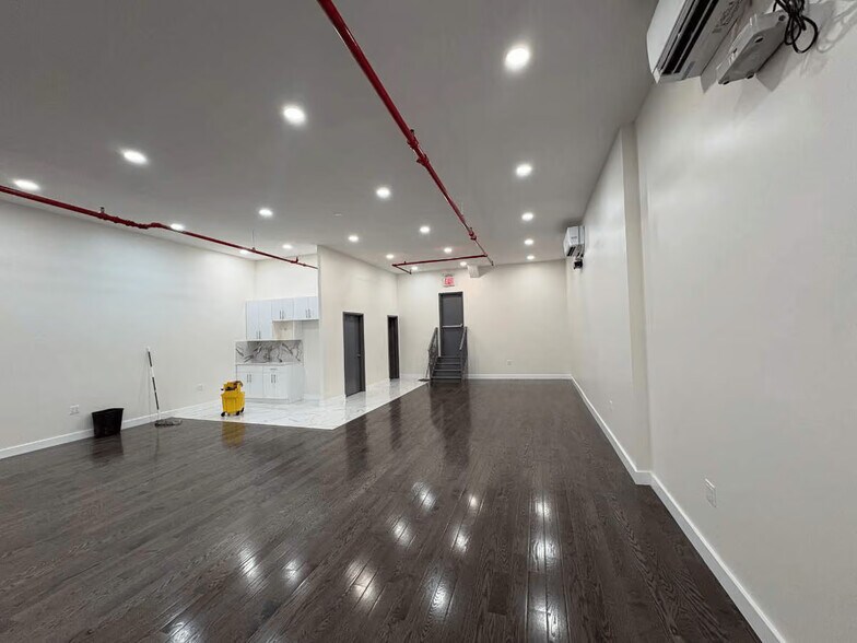 More Photos Of 224 Fifth Ave, New York Loft Creative Space For Lease