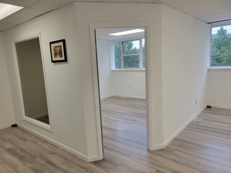 More Photos Of 15302 Baisley Blvd, Jamaica Loft Creative Space For Lease