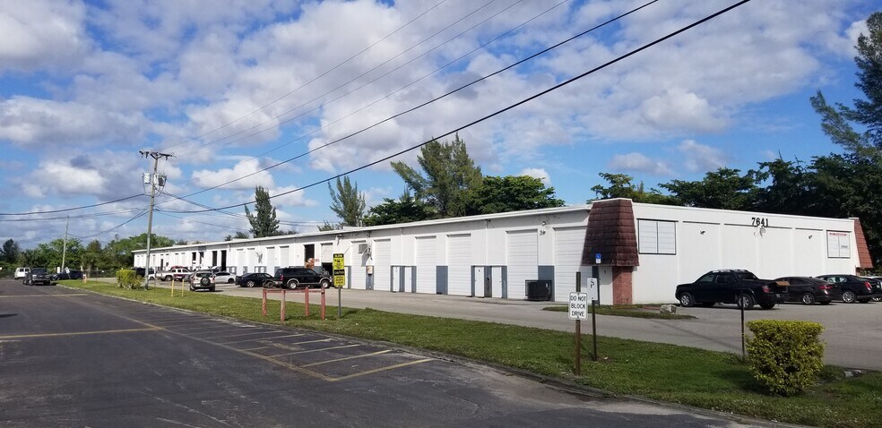More Photos Of 7641 Hooper Rd, West Palm Beach Warehouse For Lease