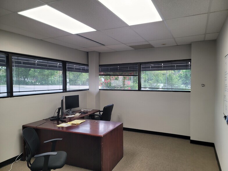 More Photos Of 2000 Glen Echo, Nashville Office For Lease