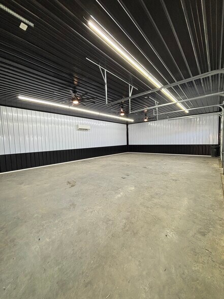 More Photos Of 28795 Three Notch Rd, Mechanicsville Flex For Lease