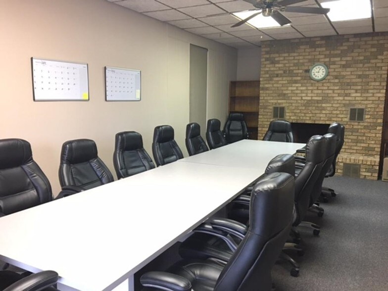 More Photos Of 302 Pointer Trl W, Van Buren Office For Sale
