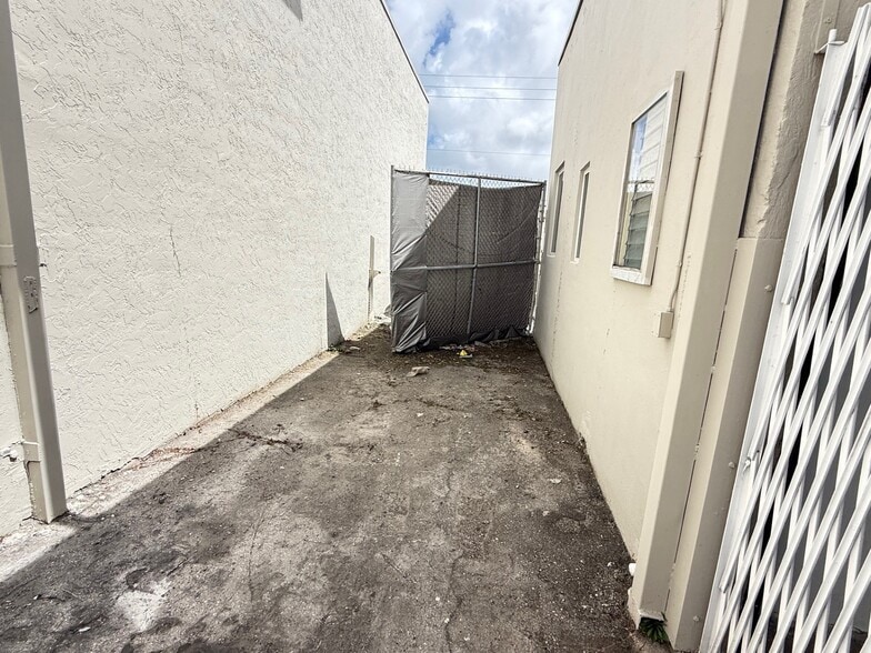 More Photos Of 14020 NW 19th Ave, Miami Warehouse For Sale
