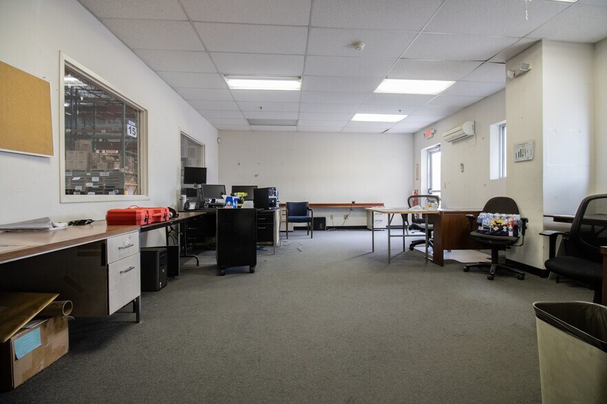 More Photos Of 20 Tyler Way, Newark Warehouse For Lease