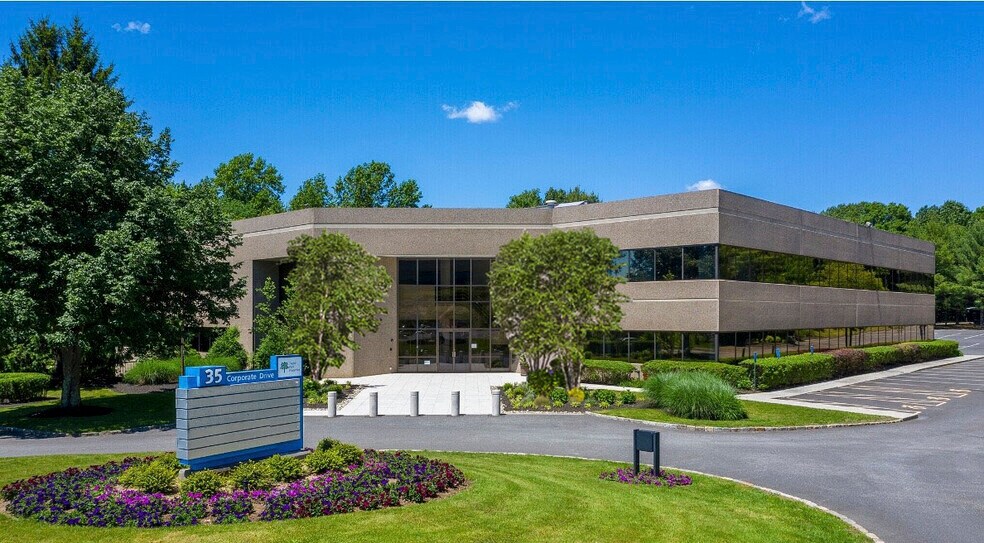 More Photos Of 35 Corporate Dr, Trumbull Medical For Lease