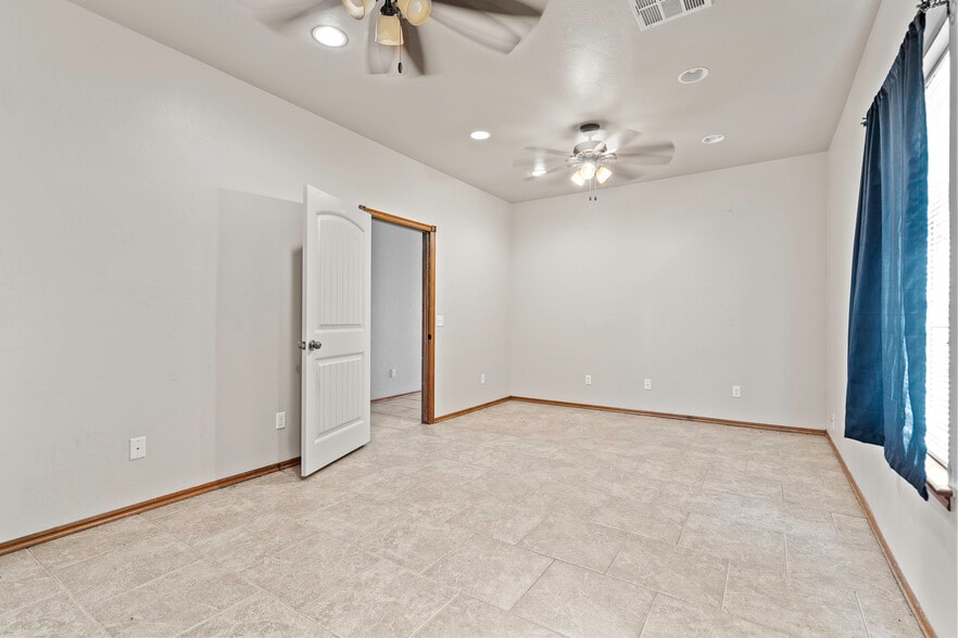 More Photos Of 10910 N County Road 3010, Lindsay Warehouse For Sale